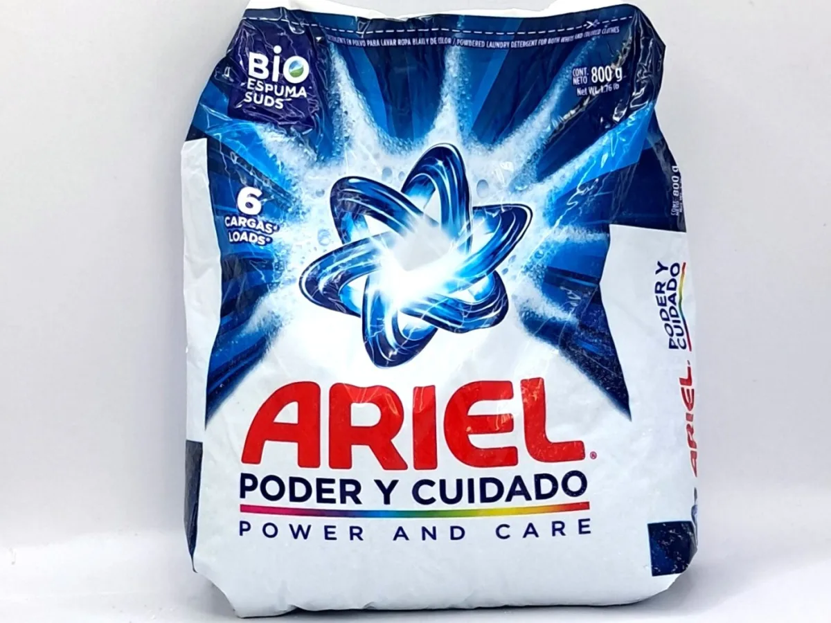 Ariel Detergente en Polvo Poder y Cuidado 800gr