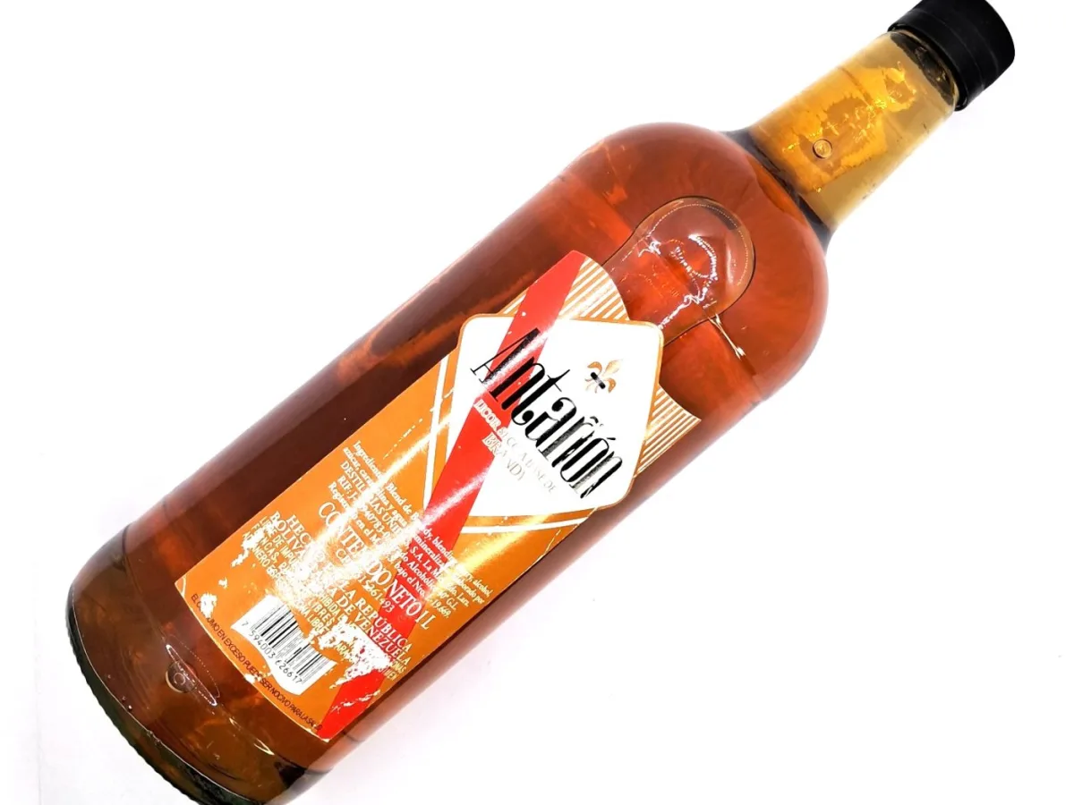 Antañon Licor a Base de Brandy 1l X Und